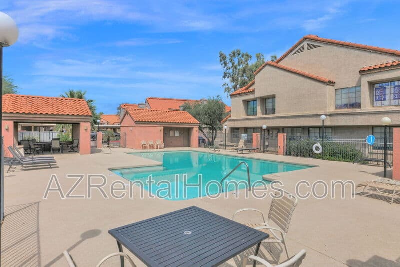 Tempe Condo: 819 N College Ave #I-121
