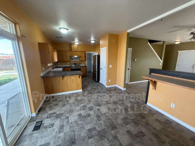Prineville House: 1411 NW Teal Loop