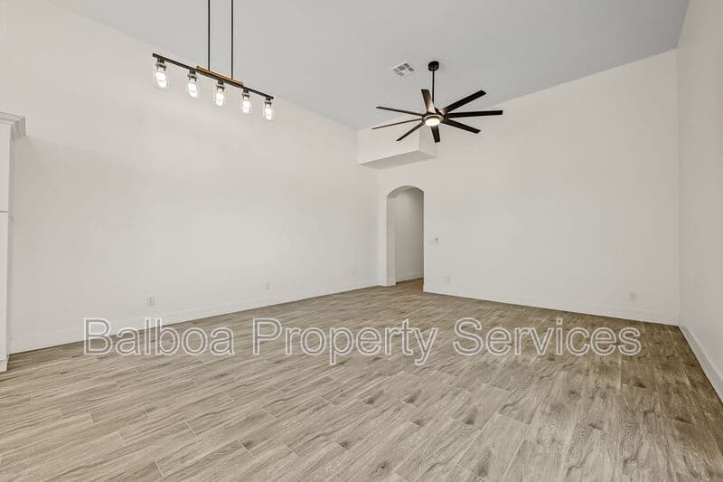 Buckeye Condo: 212 2nd Ave E