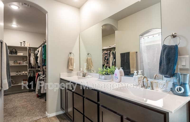 Los Lunas House: 3771 Santa Fe Trail