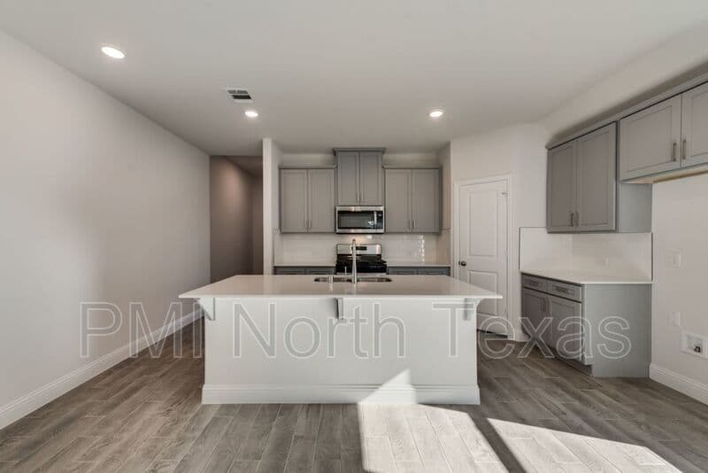 Anna House: 601 Amenduni Lane