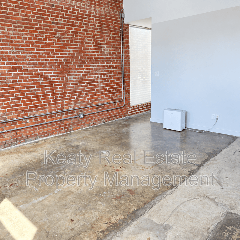 Lafayette House: 136 E Cypress St