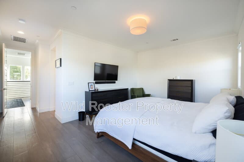 Sacramento House: 3500 Forney Way