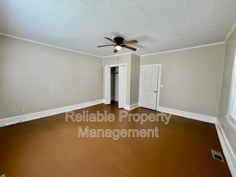 Clayton House: 525 E Main St