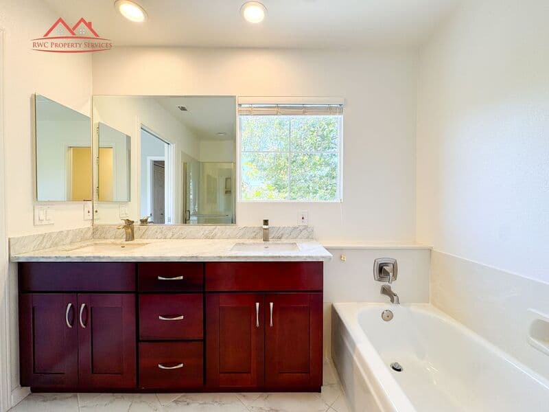 Fremont House: 3634 Fitzsimmons Cmn