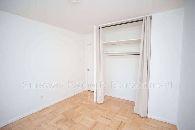 Cherry Hill House: 455 Chapel Ave E