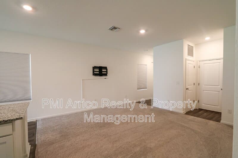 Zephyrhills House: 35552 Shade Fern La