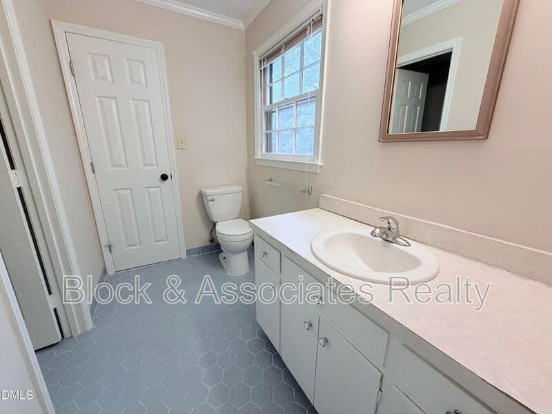 Garner House: 200 Coachman Drive