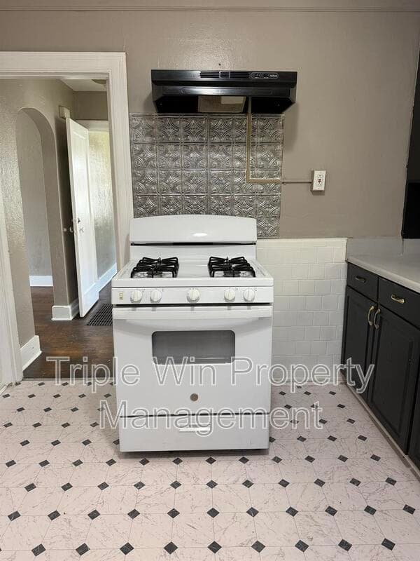 Saint Louis House: 8530 Lowell St