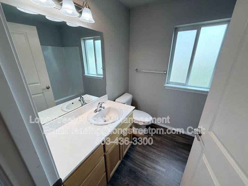 Keizer House: 3655 Pleasant View Dr NE