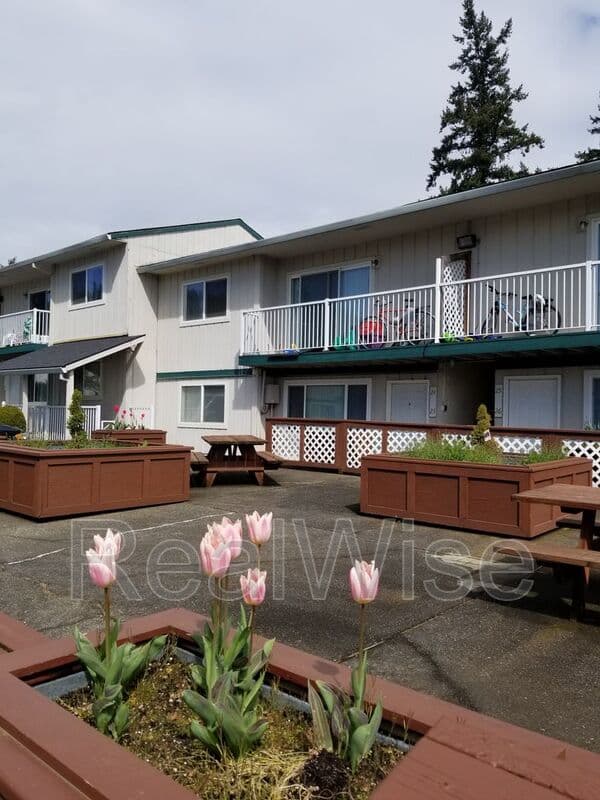 Portland Condo: 10941 SE Bush St