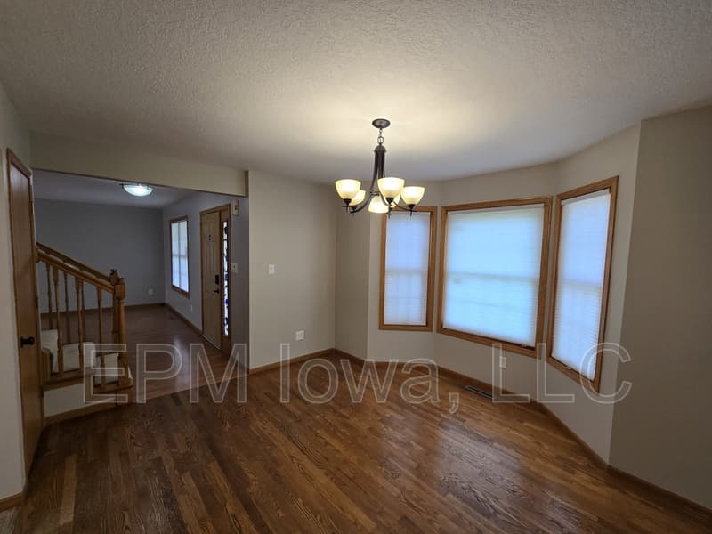 Cedar Falls House: 4710 Donald Drive