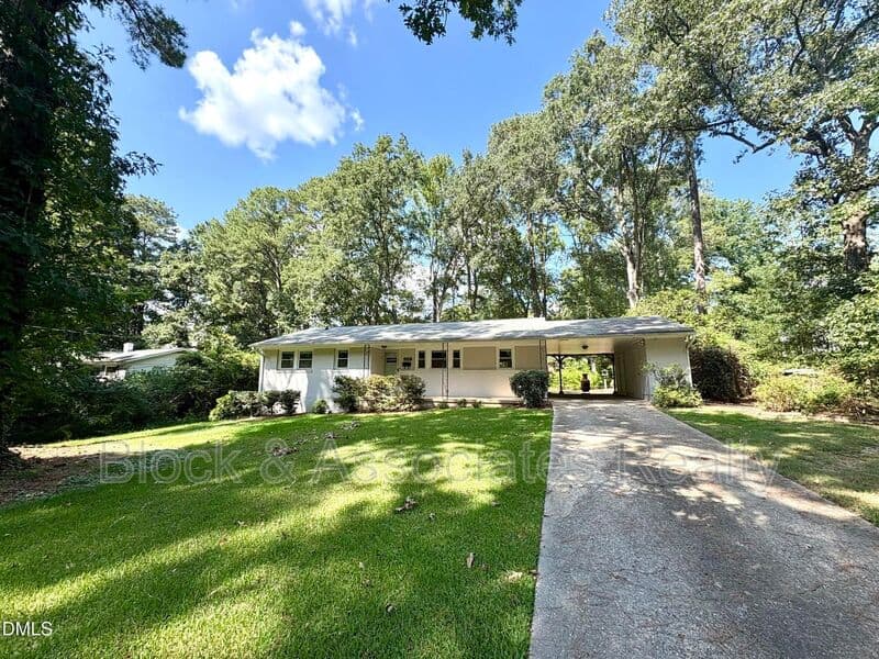 Cary House: 408 Marjorie Dr