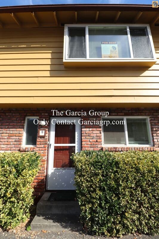 Oregon City Townhome: 581 Holmes Lane