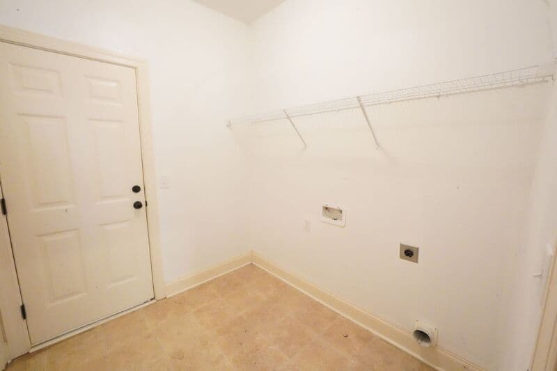 Savannah House: 146 Laguna Way