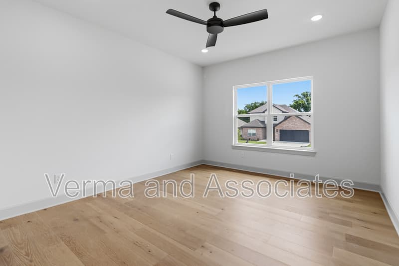 Centerton House: 1071 Whistler St