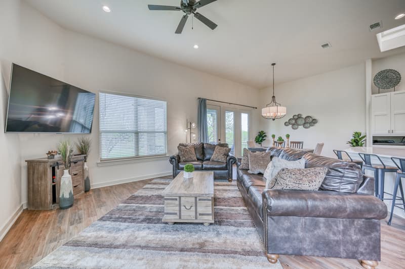 Horseshoe Bay House: 302 Parallel Circle