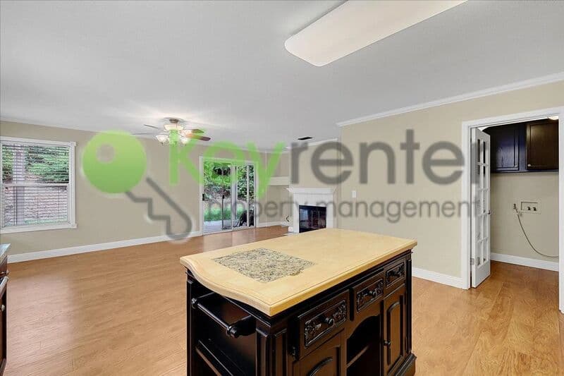 Rocklin House: 1936 Hillock Court