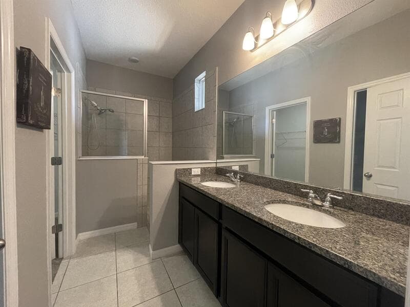 Wesley Chapel Townhome: 5211 Avalon Park Blvd - 1