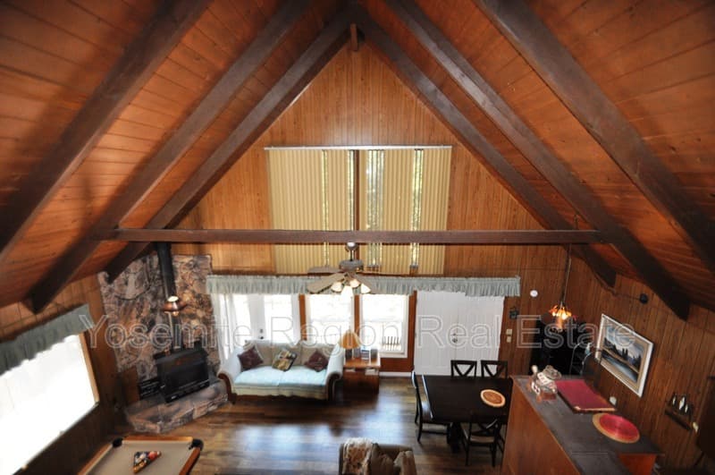 Groveland House: 20415 Pine Mountain Drive