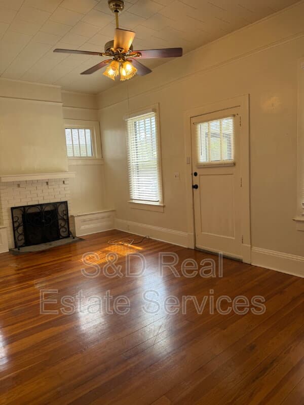 Bartow House: 340 W Stanley St