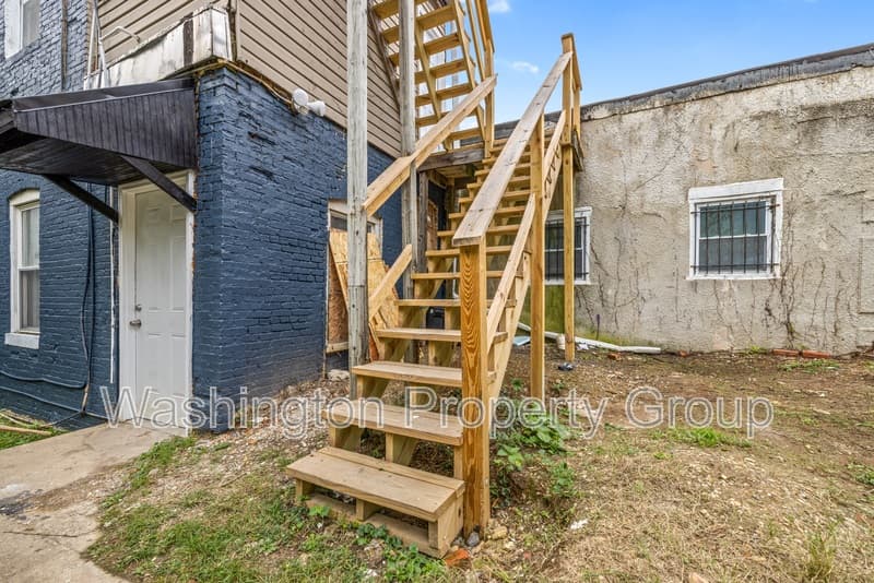 Baltimore House: 206 E 25th St