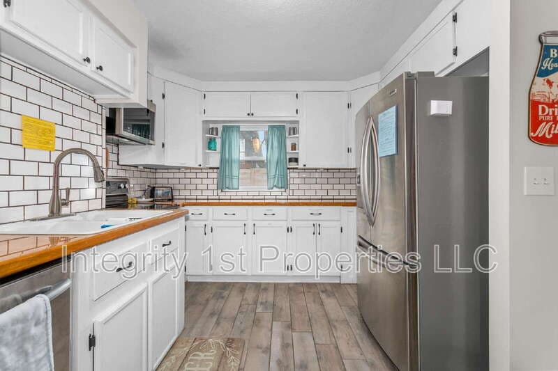 Shawnee House: 11221 West 59th Terrace
