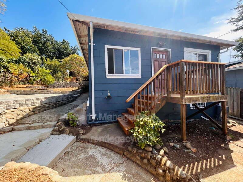 Crockett House: 653 Alhambra Street