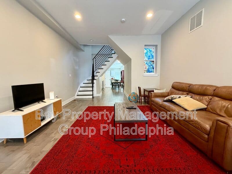 Philadelphia House: 2007 E York St