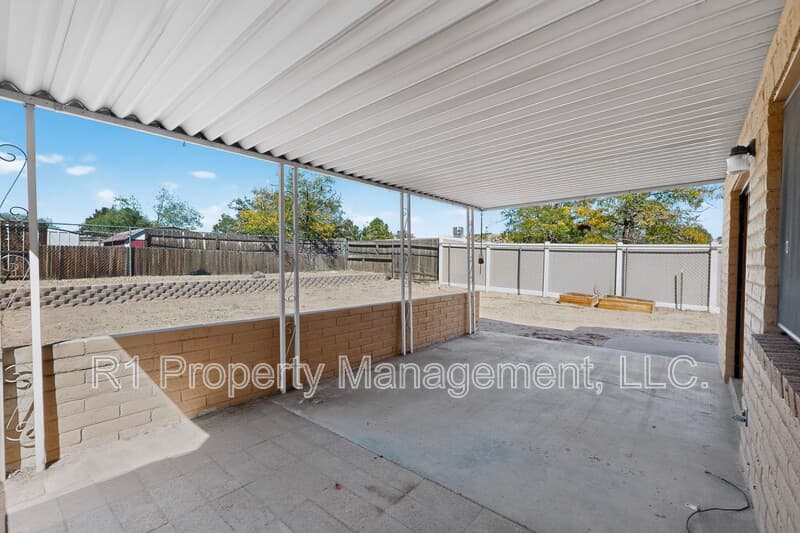 Rio Rancho House: 209 Villa Verde Drive Southeast