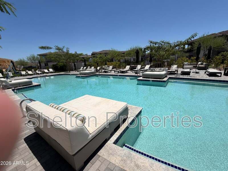 Phoenix Townhome: 2121 W Sonoran Desert Dr, Unit 124