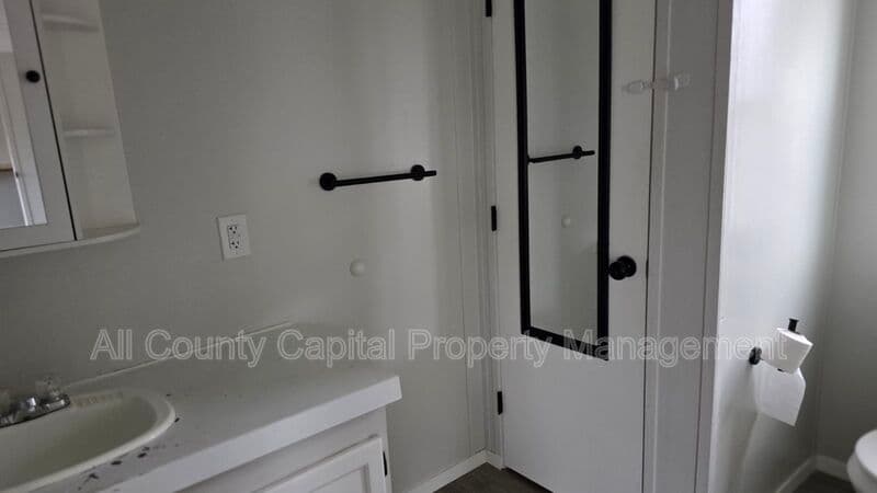 Smithville House: 1113 Colorado Dr 10