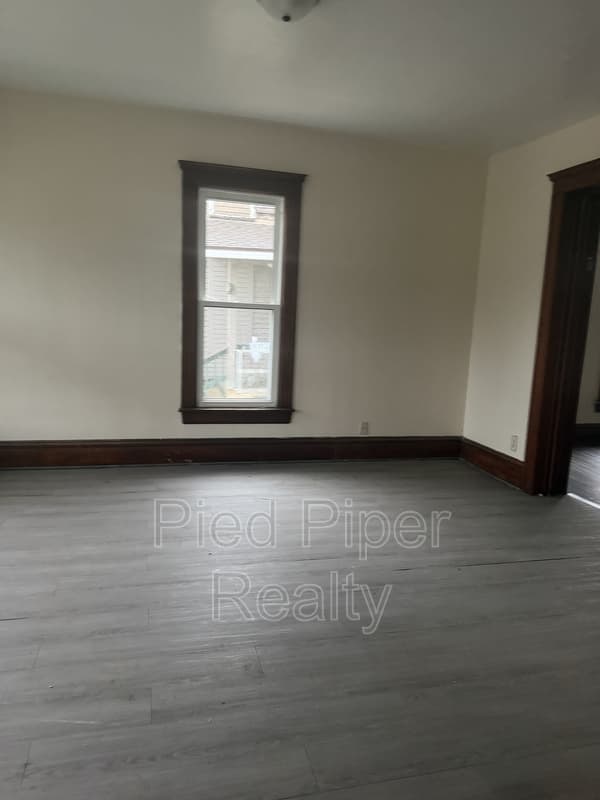 Freeport Condo: 817 S Benton Ave