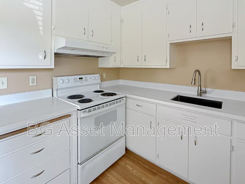 Richmond Condo: 121 Eddy Street