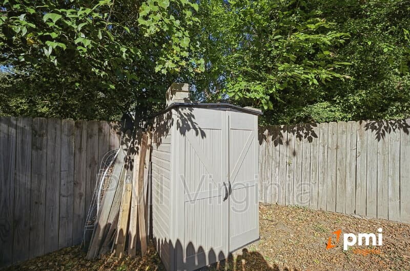 Virginia Beach Townhome: 765 Hampshire Ln