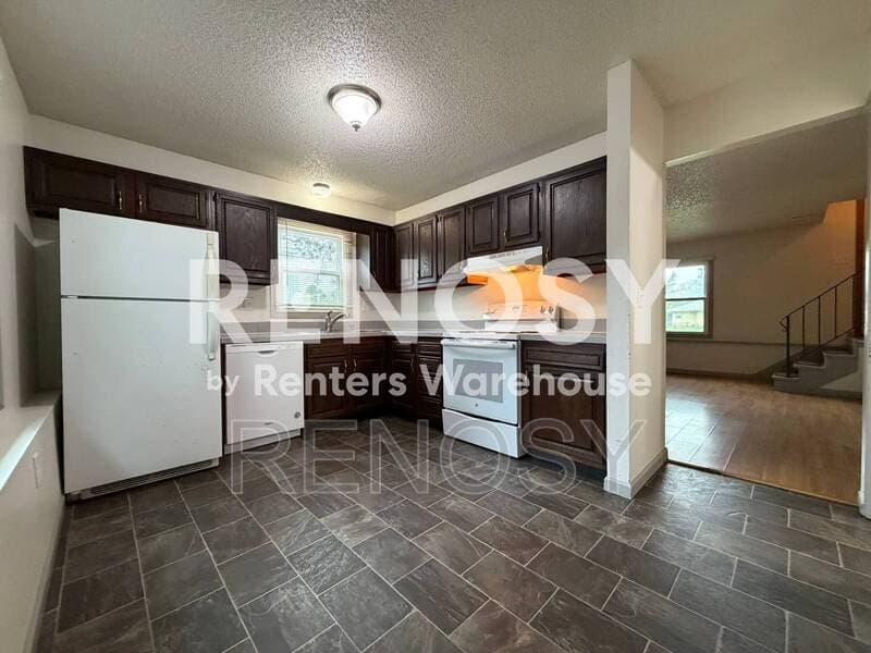 Des Moines Condo: 2002 Evergreen Ave