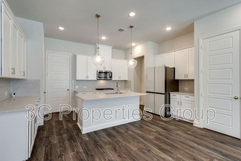 Lewisville House: 344 Almanor St