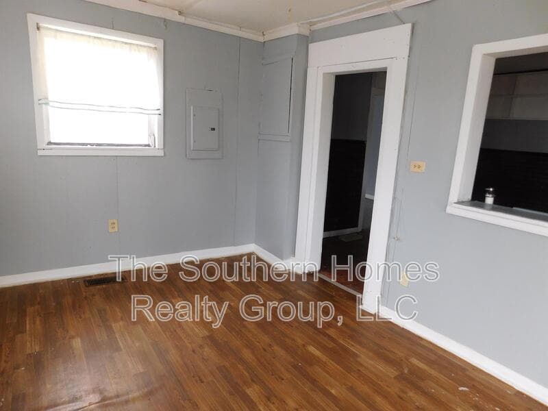Sweetwater House: 1402 Broad Street