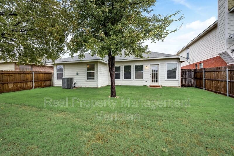 Blue Mound House: 10505 Braewood Dr