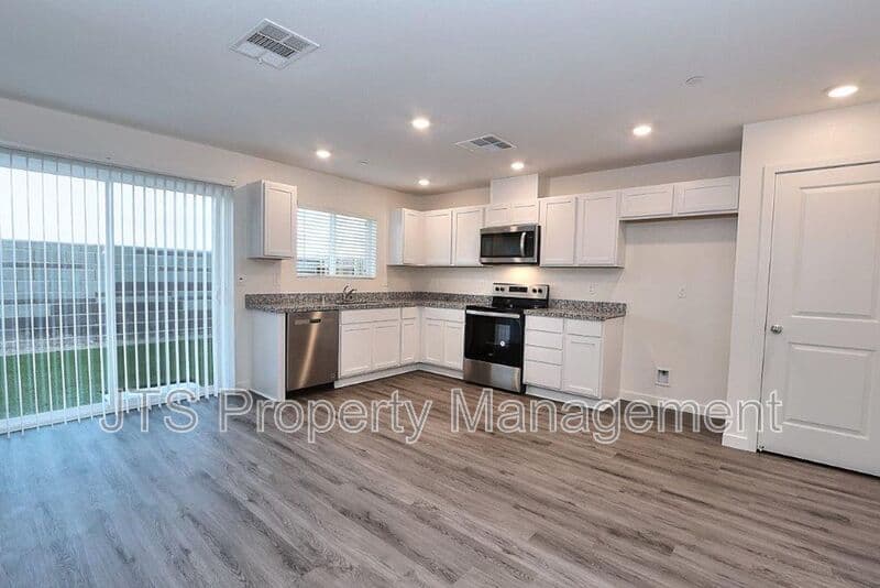 Roseville House: 2049 Shady Tree Circle