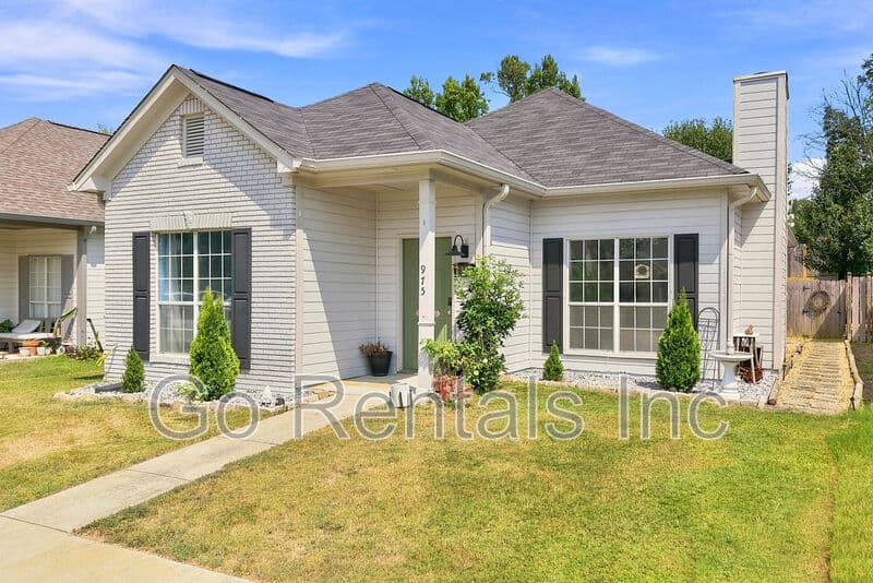 Calera House: 975 McAllister Drive