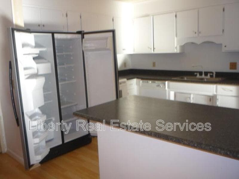 Hinesville House: 801 Spanish Oak Dr