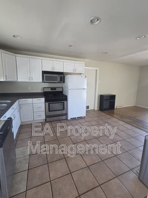 Albuquerque House: 5808 Pojoaque Rd NE