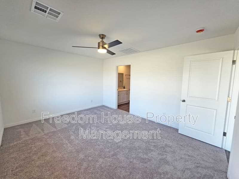 Pahrump House: 766 Makenna Rain Drive