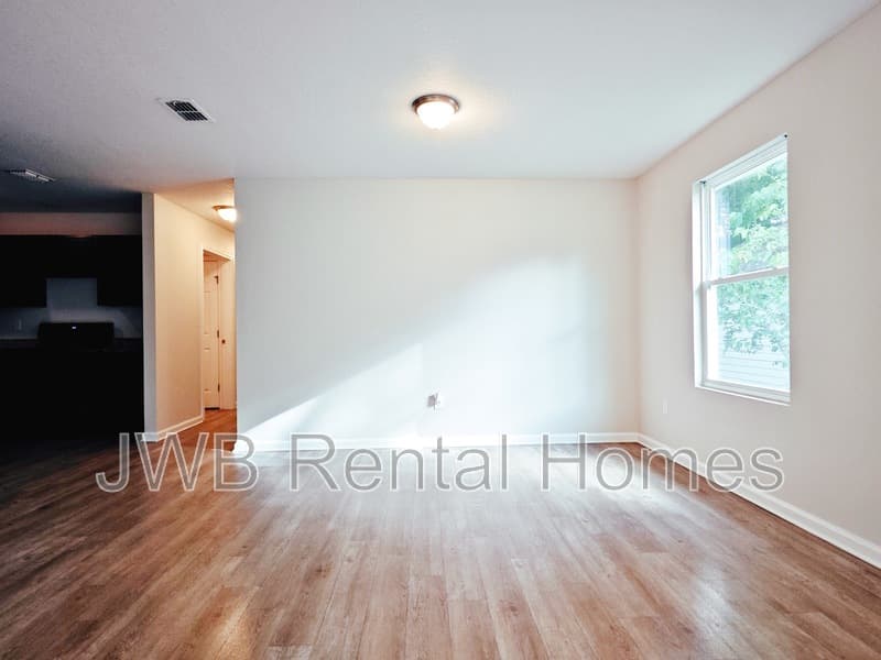 Jacksonville House: 1139 Glencarin St