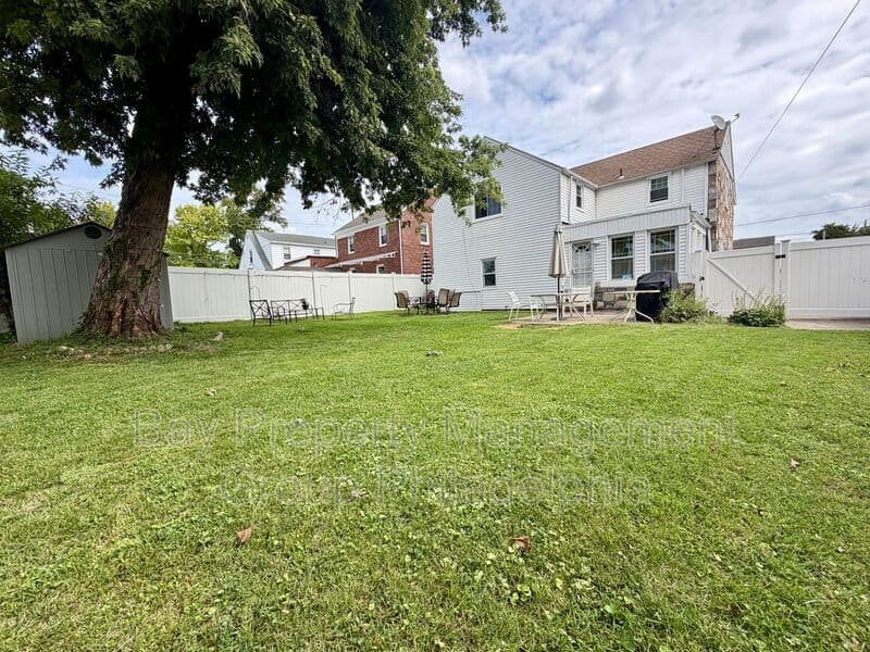 Philadelphia House: 6522 N American St