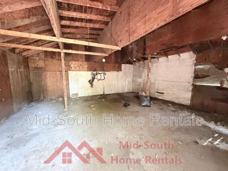Memphis House: 566 Burlington Cir