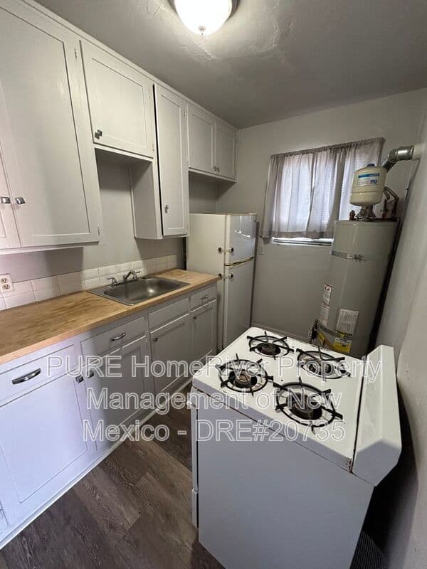 Albuquerque House: 2716 Garfield Ave SE
