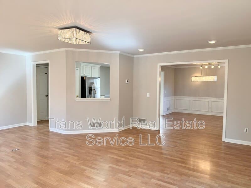 Duluth House: 3354 Roundfield Circle