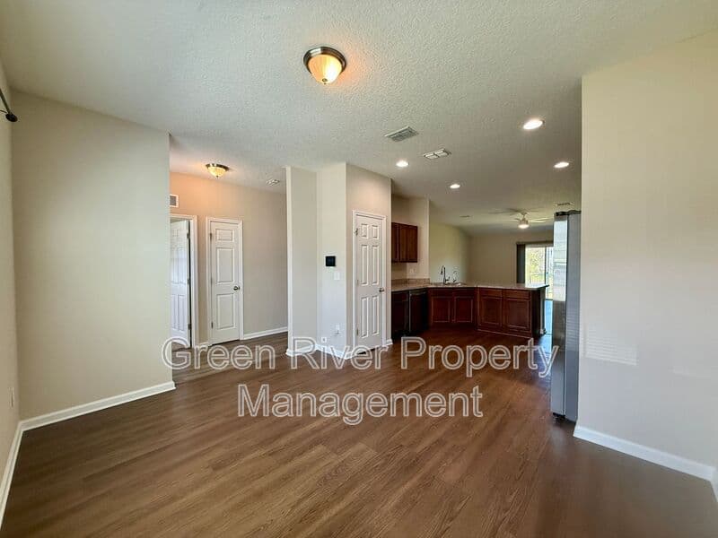 Jacksonville House: 4474 Civic Way